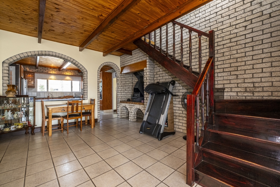 6 Bedroom Property for Sale in Jagtershof Western Cape